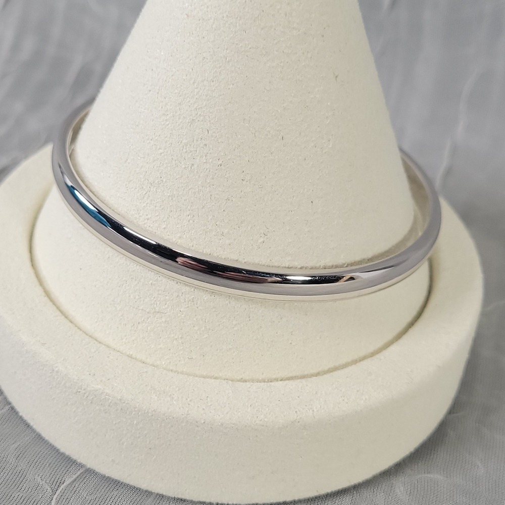 Monet Bangle Bracelet 7.75 Silver Tone Polished Minimalist Slip-On Round Jewlery